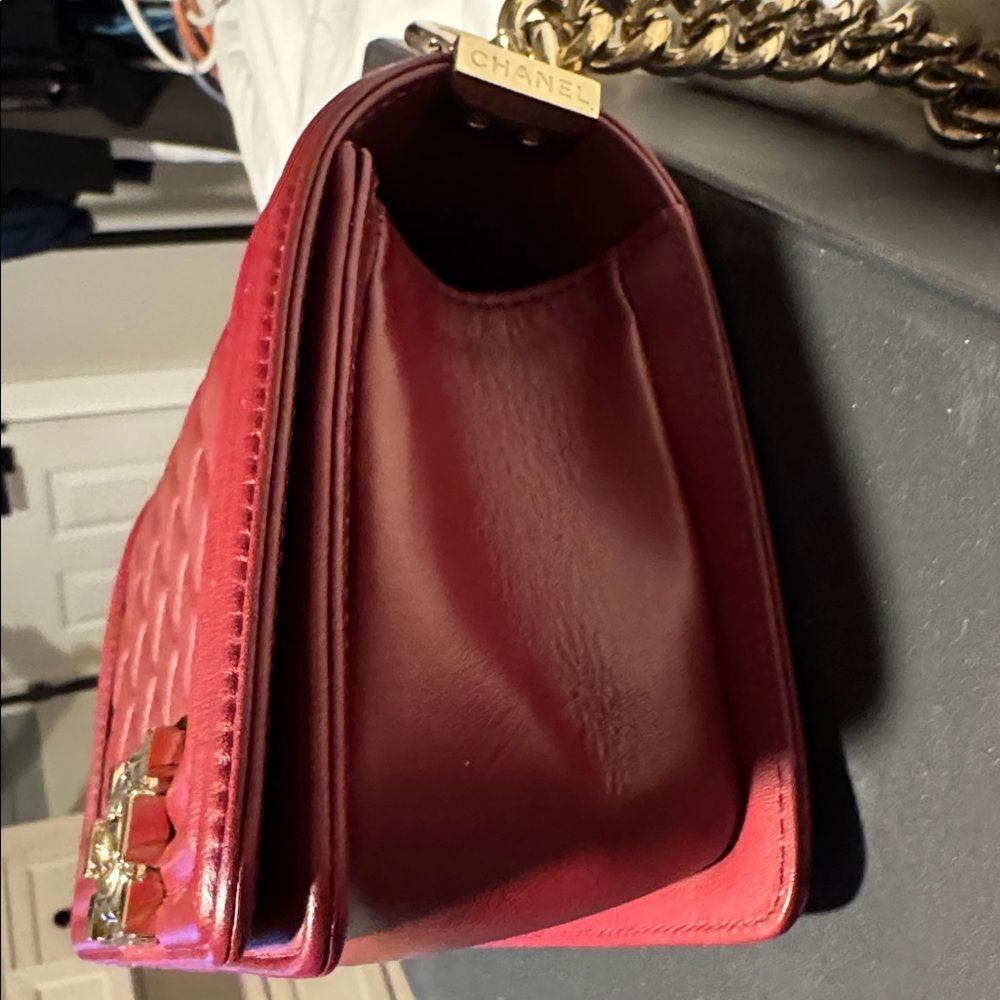CHANEL SMALL BOY BAG 22 SERIES LAMBSKIN EXCELLENT PRE LOVED CONDITION DEEP RED - Picture 6 of 11